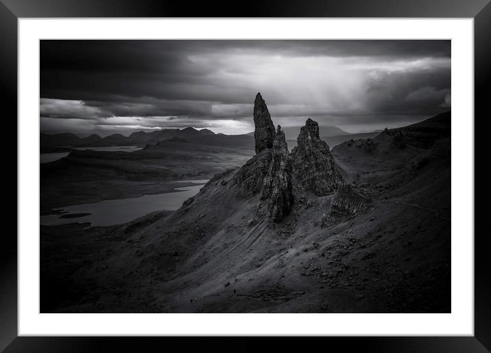 The Old Man of Storr Framed Mounted Print by Ian Hufton
