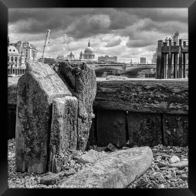 Low Tide River Thames Framed Print by mark Smith