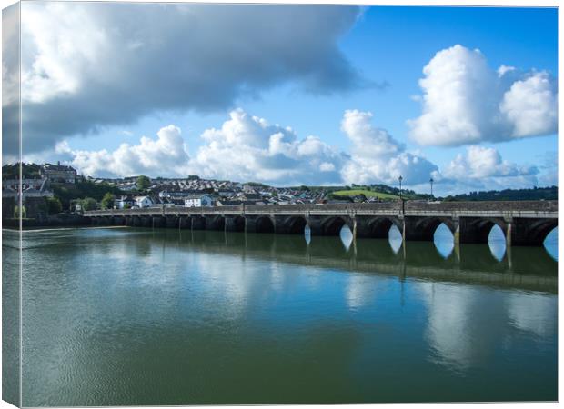 Bideford Long bridge in the sunshine of Devon Canvas Print by Tony Twyman