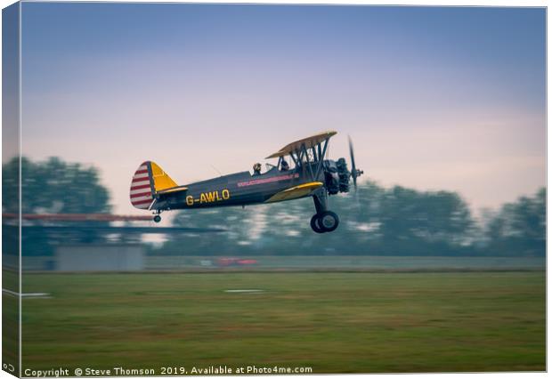 Coming In to Land Canvas Print by Steve Thomson