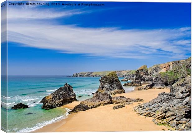Bedruthan Steps Canvas Print by tom downing