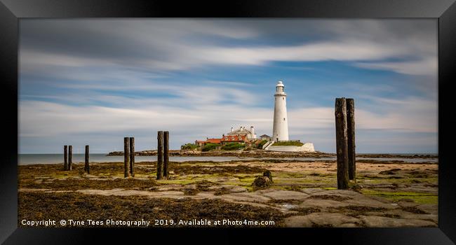 St Marys Lighthouse  Framed Print by Tyne Tees Photography