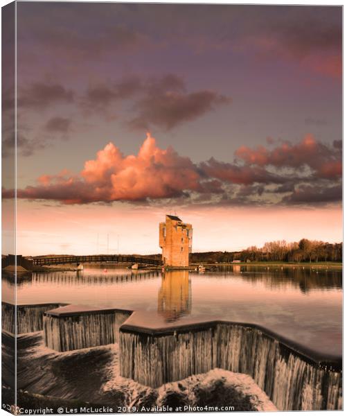 Majestic Sunset at Strathclyde Park Canvas Print by Les McLuckie