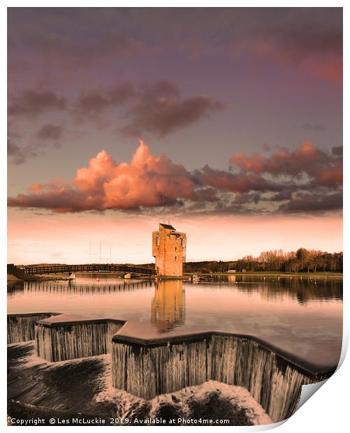 Majestic Sunset at Strathclyde Park Print by Les McLuckie