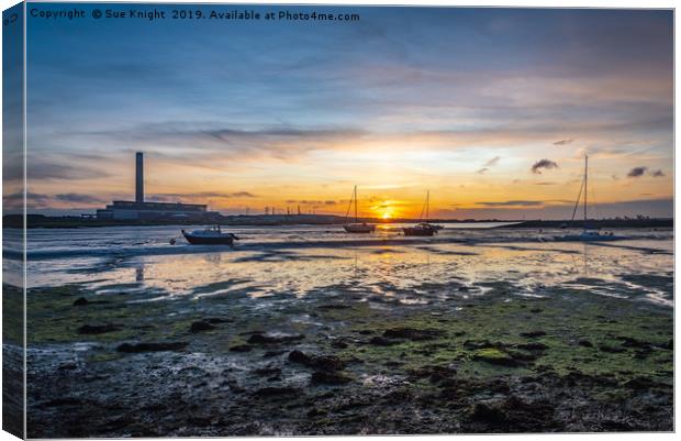 Calshot sunset Canvas Print by Sue Knight