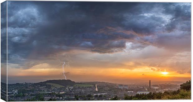 Cracking sky over Dundee Canvas Print by Ben Hirst