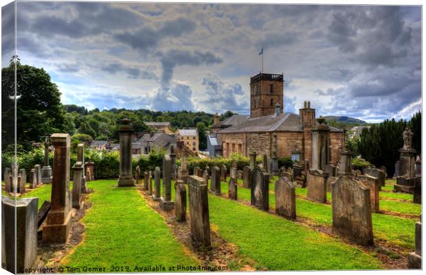 Linlithgow Town House Canvas Print by Tom Gomez