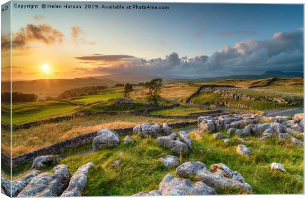 Dramatic sunset over beautiful scenery at the Wins Canvas Print by Helen Hotson