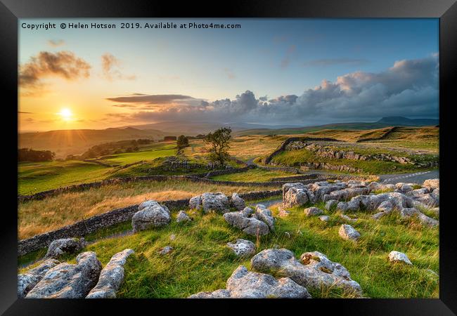 Dramatic sunset over beautiful scenery at the Wins Framed Print by Helen Hotson