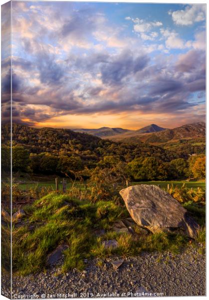 Moel Siabod Canvas Print by Ian Mitchell