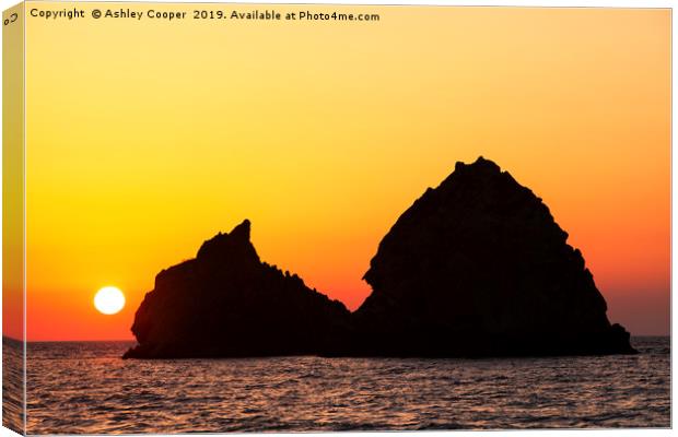 Island sunset. Canvas Print by Ashley Cooper
