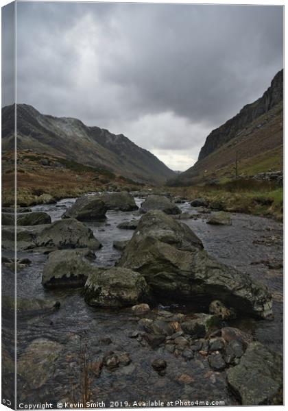 Llanberis Pass Canvas Print by Kevin Smith