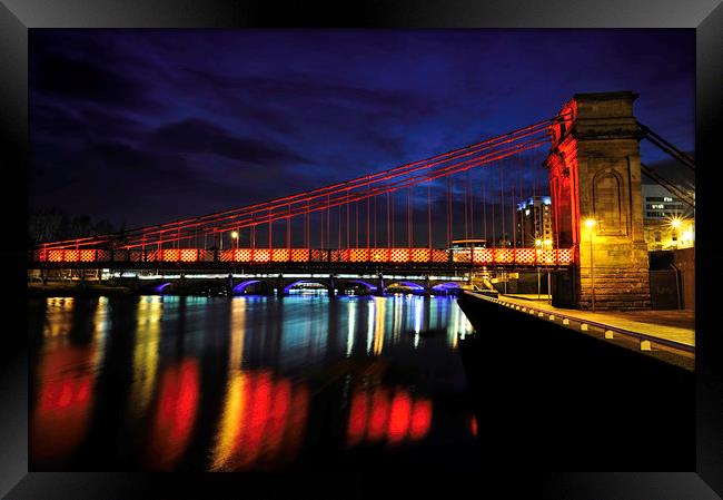 South Portland Street Suspension Bridge At Night Framed Print by Ronnie Reffin