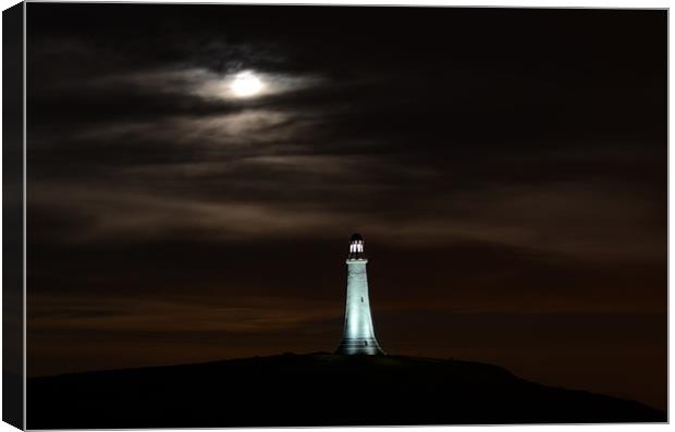 Super Moon & Hoad Monument at Night Canvas Print by Paul Leviston
