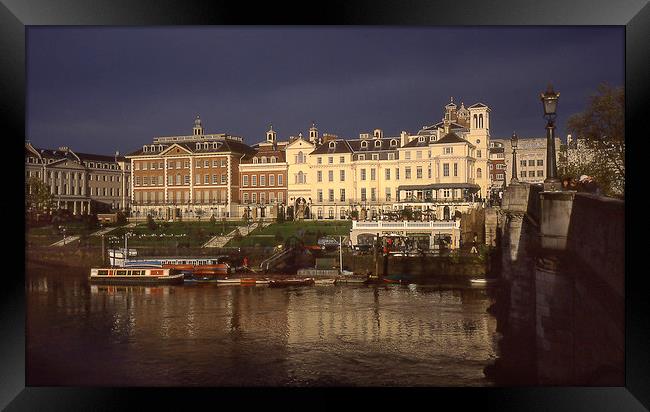 England: Stormy sky over Richmond-on-Thames, Surre Framed Print by David Bigwood