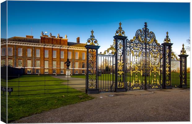 Kensington Palace entrance gates Canvas Print by Steve Mantell