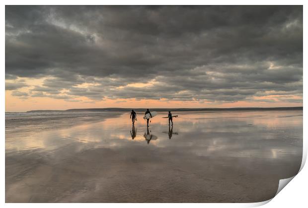 Surfers at Westward Ho in North Devon Print by Tony Twyman