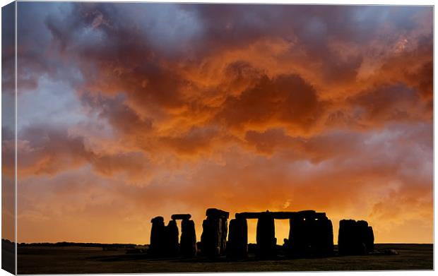 New Dawn ..... Stonehenge Canvas Print by Dave Turner