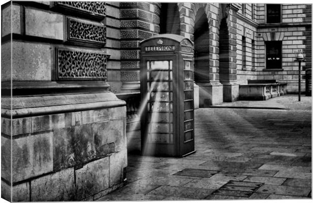 The London Telephone Box . Canvas Print by paul jenkinson
