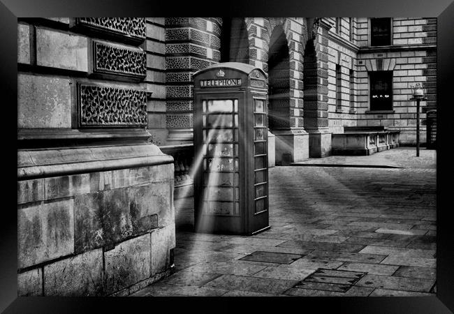 The London Telephone Box . Framed Print by paul jenkinson