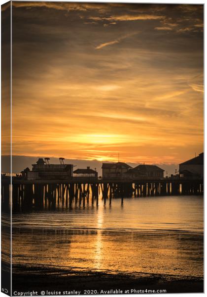 Sunrise over Clacton-on-Sea pier Canvas Print by louise stanley