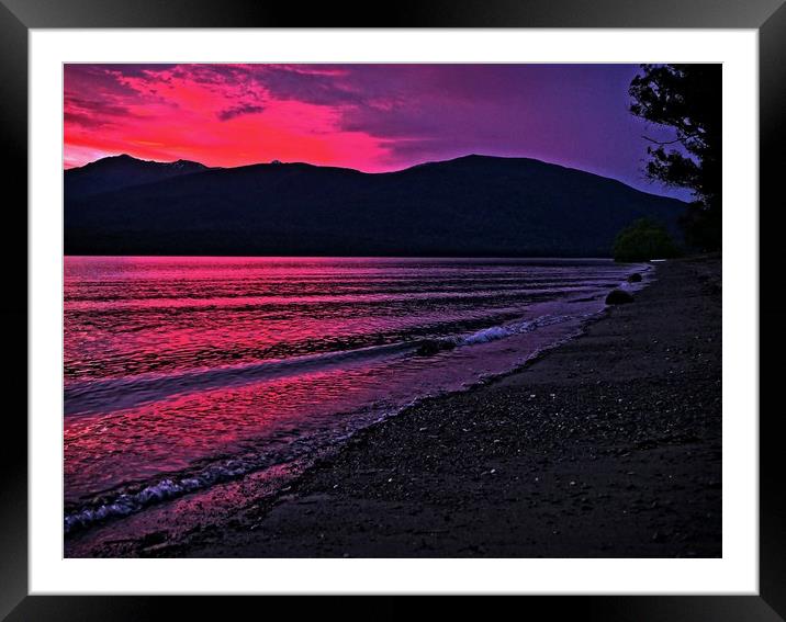 Sunset over lake Wakatipu, queenstown, new zealand Framed Mounted Print by Martin Smith