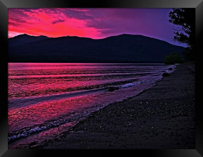 Sunset over lake Wakatipu, queenstown, new zealand Framed Print by Martin Smith
