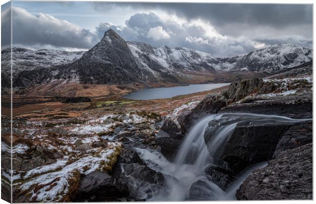 Tryfan and the Glyderau Canvas Print by Paul Andrews