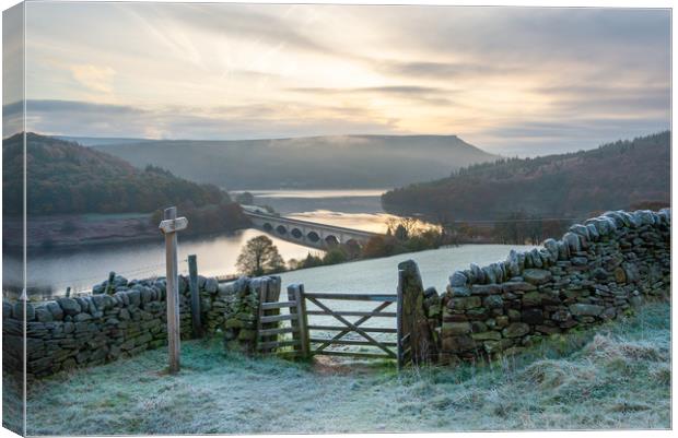 Ashopton Viaduct at dawn, Peak District, Derbyshir Canvas Print by Andrew Kearton