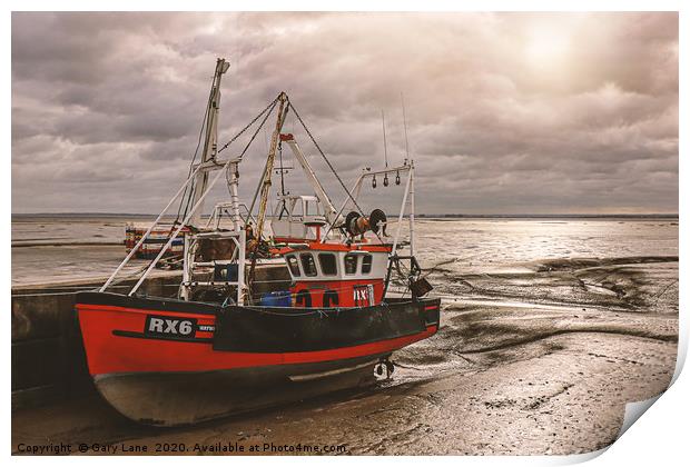 BOAT AT LEIGH ON SEA Print by Gary Lane