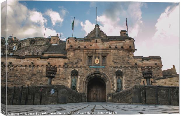 Edinburgh Castle Frontal Gate Canvas Print by Eduardo Vieira