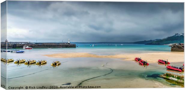 St Ives Harbour Canvas Print by Rick Lindley