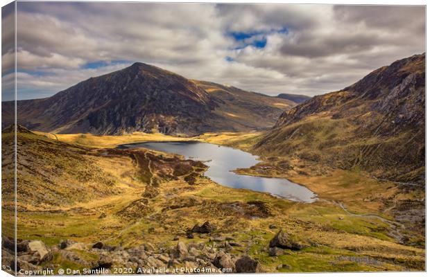 Llyn Idwal, Snowdonia National Park, Wales Canvas Print by Dan Santillo