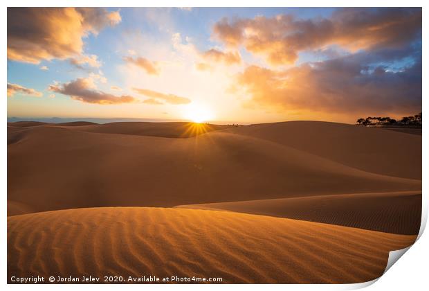 Sunset in the desert, sun and sun rays Print by Jordan Jelev