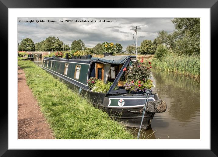 Narrow boat Framed Mounted Print by Alan Tunnicliffe