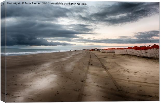 Playa del Ingles Canvas Print by Juha Remes