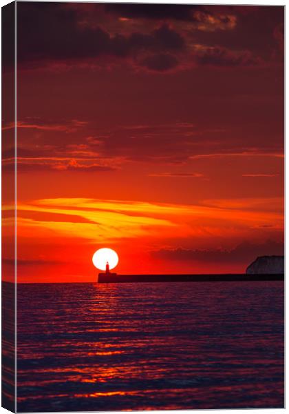 Newhaven Lighthouse At Sundown  Canvas Print by Ben Russell