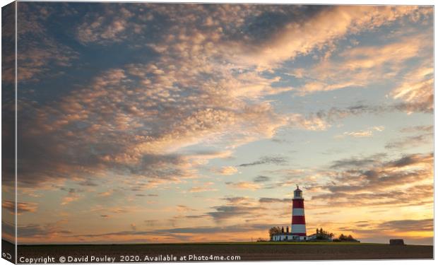 Big sky over Happisburgh Lighthouse Norfolk Canvas Print by David Powley