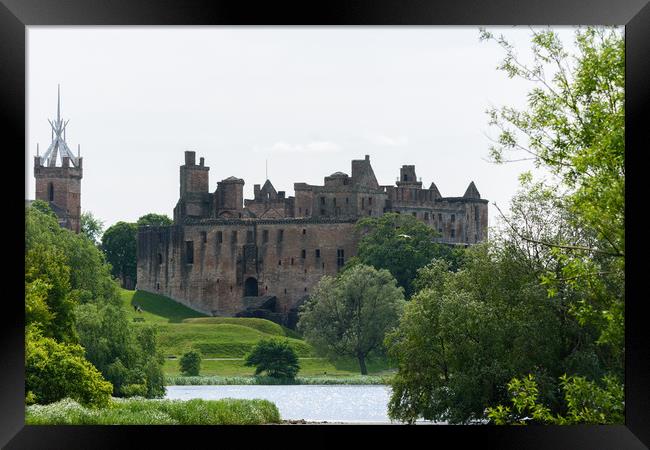 Linlithgow Palace. Framed Print by Tommy Dickson