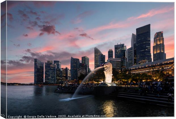 Merlion fountain at sunset in Singapore Canvas Print by Sergio Delle Vedove