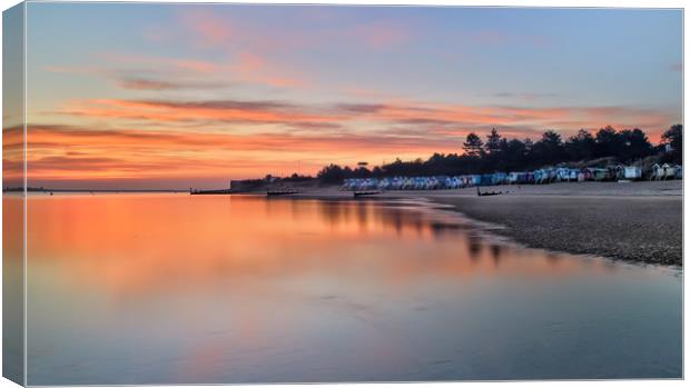 A beautiful start to the day at Wells-next-the-Sea Canvas Print by Gary Pearson