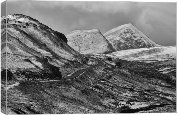 Cul Mor Mountain in Winter Canvas Print by Derek Beattie