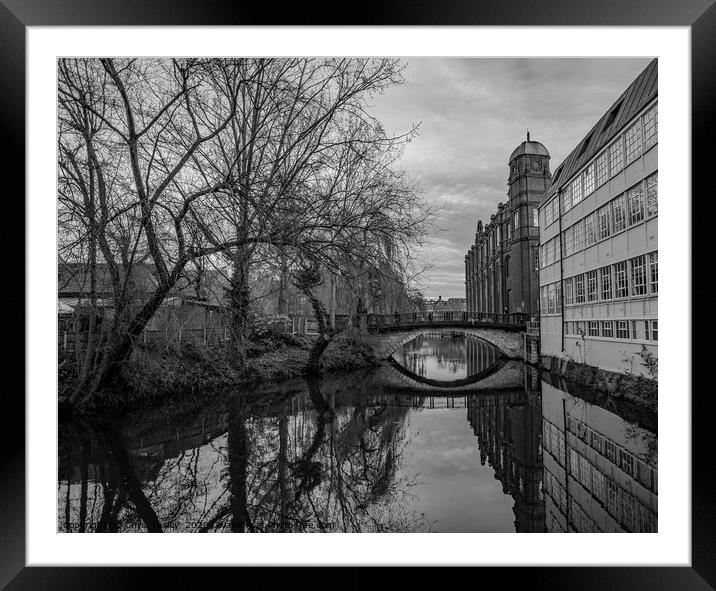 St George's Bridge over the River Wensum Framed Mounted Print by Chris Yaxley
