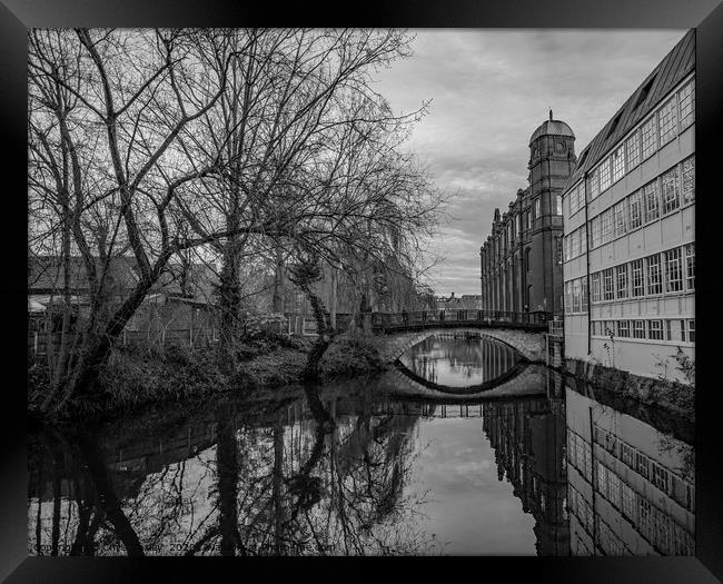 St George's Bridge over the River Wensum Framed Print by Chris Yaxley