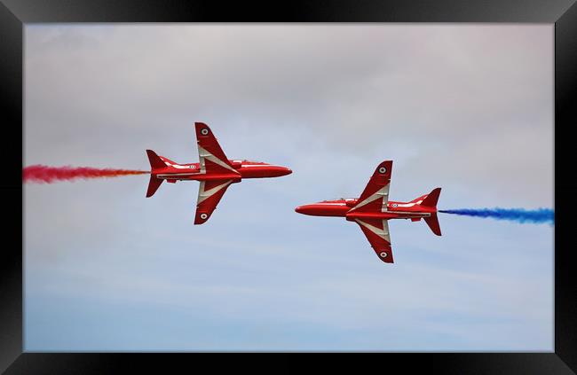 Red Arrows Crossover Aerobatics Framed Print by Simon Marlow