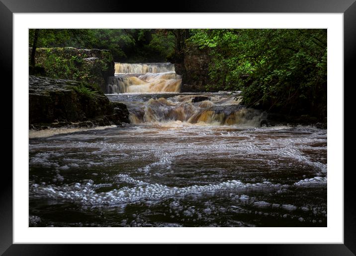 Bubbles on the water at Horseshoe falls Framed Mounted Print by Leighton Collins