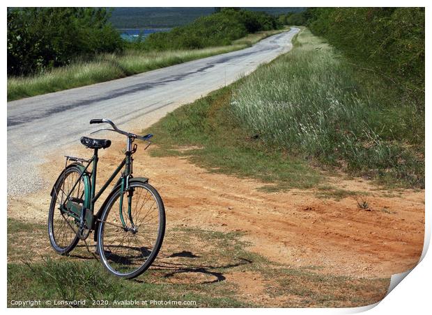 Retro bike next to an empty road in Cuba Print by Lensw0rld 