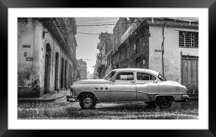 La Calle Angeles Havana Framed Mounted Print by henry harrison