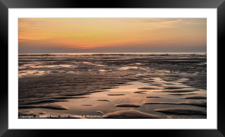 patterns in the sand Framed Mounted Print by Richard Perks