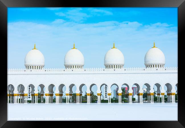 Sheikh Zayed grand mosque Framed Print by Nicolas Boivin